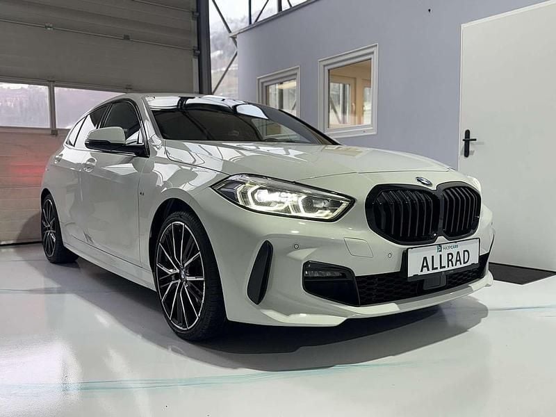Weiß Gebraucht 2021 BMW 120 Performance Kleinwagen | € 27.490 (Fairer Preis) - Bild 1/4