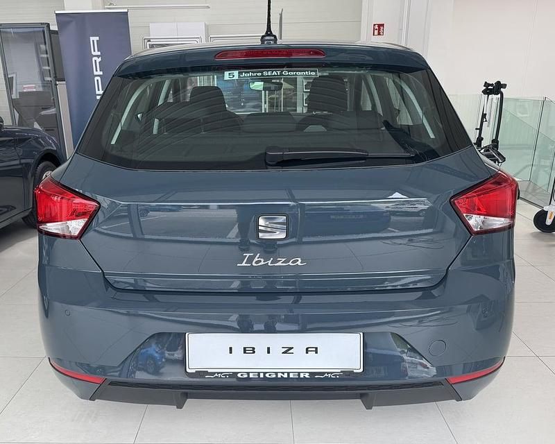 Neu Seat Ibiza Reference 95 PS (69 kW) 2026 Dunkelblau  normal Kleinwagen