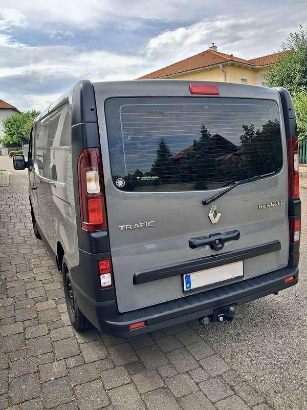 Gebraucht Renault Trafic 120 PS (88 kW) 2019 Grau Van / Kleinbus