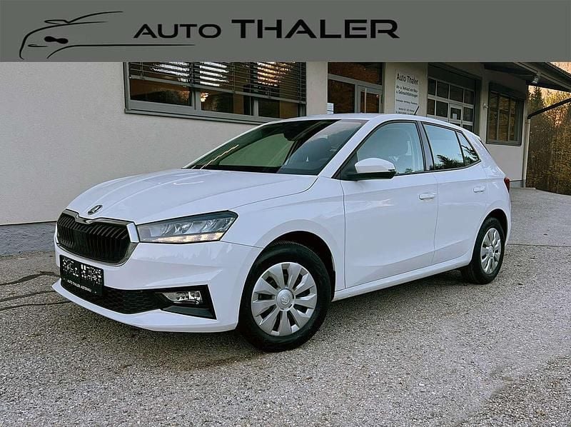 Weiß Gebraucht 2022 Skoda Fabia Ambition Limousine | € 15.490 (Fairer Preis) - Bild 1/4