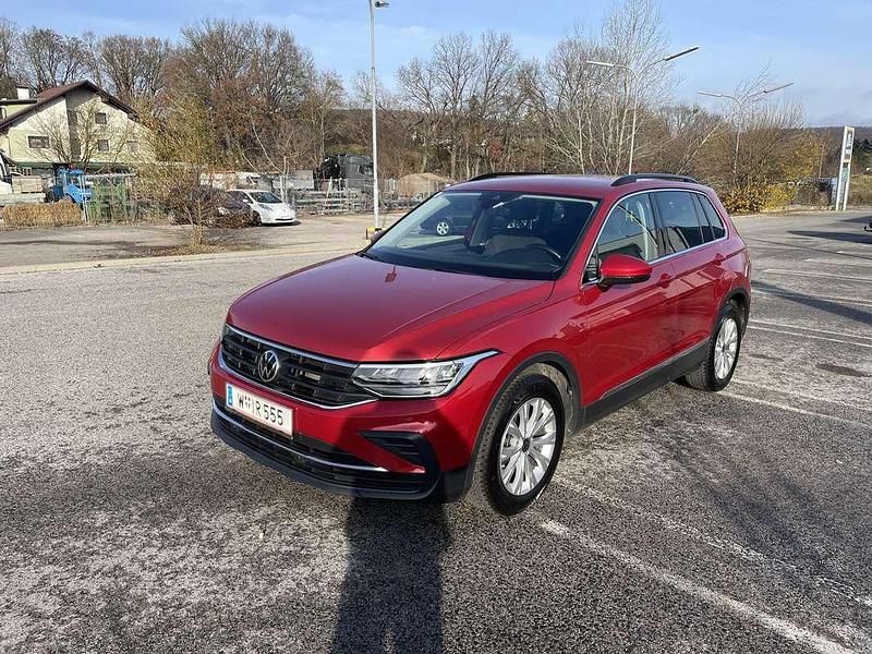 Gebraucht VW Tiguan Life 131 PS (96 kW) 2021 Rot SUV