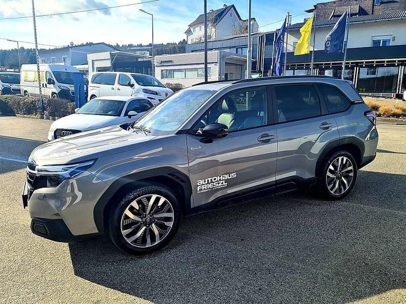 Gebraucht Subaru Forester Premium 136 PS (100 kW) 2025 Grau SUV