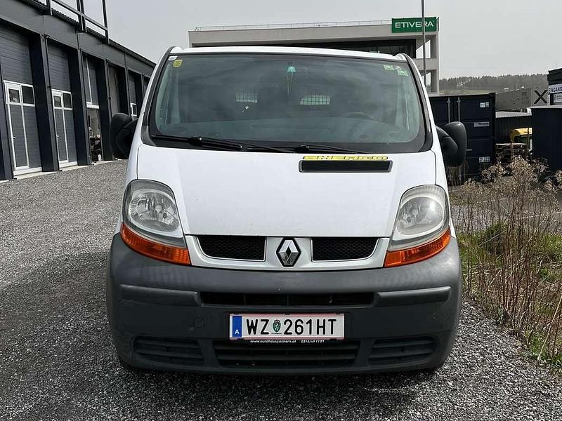 Gebraucht Renault Trafic 101 PS (74 kW) 2004 Weiß Van / Kleinbus
