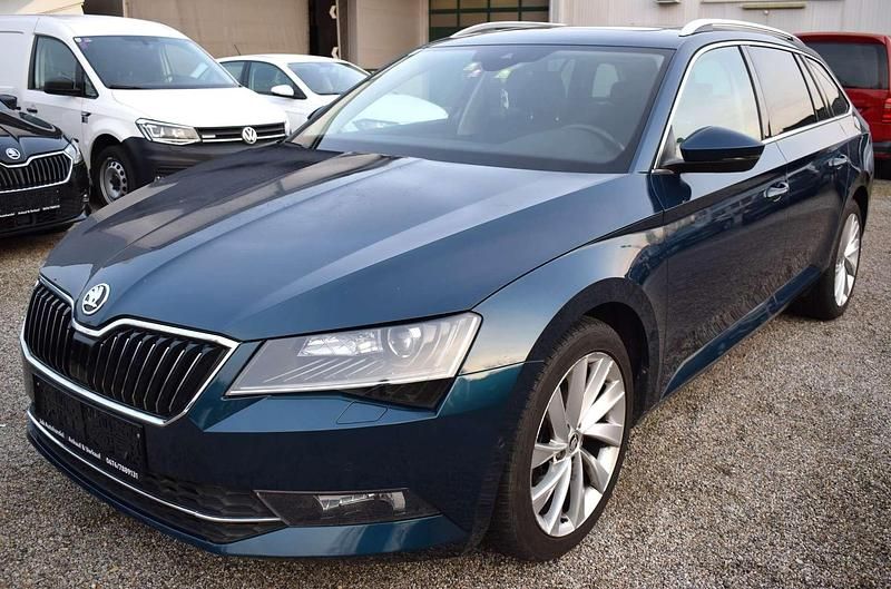 Blau Gebraucht 2019 Skoda Superb Style Kombi | € 17.900 (Guter Preis) - Bild 1/4