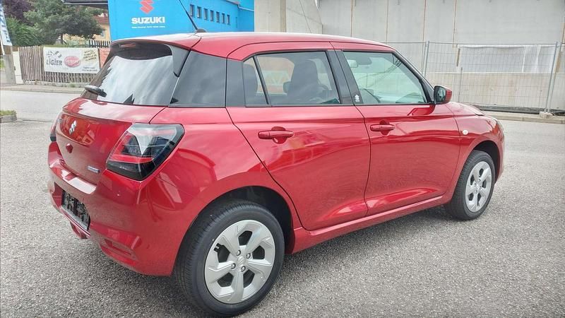 Gebraucht Suzuki Swift 82 PS (60 kW) 2024 Rot Kleinwagen