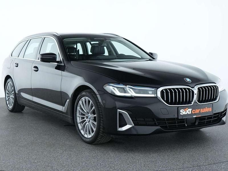 Schwarz Gebraucht 2023 BMW 520 Luxury Line Kombi | € 34.990 (Guter Preis) - Bild 1/3