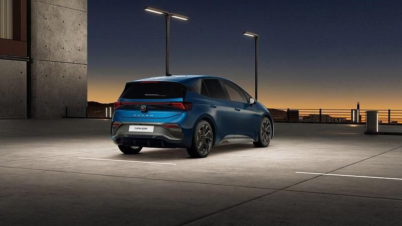 Mittelblau metallic Neu 2026 Cupra Born Kleinwagen | € 29.999 (Superpreis) - Bild 1/4