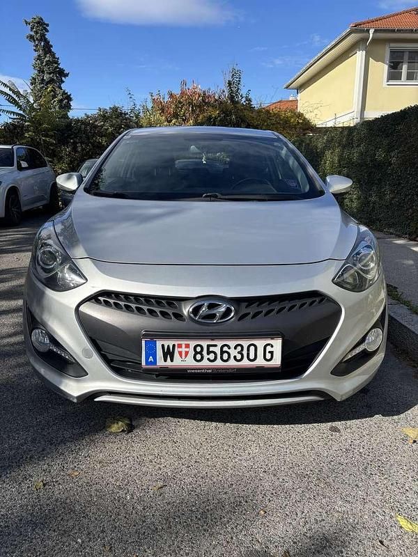 Gebraucht Hyundai i30 90 PS (66 kW) 2014 Silber Coupé