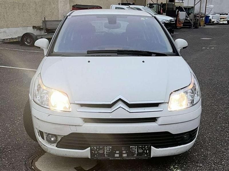 Weiß Gebraucht 2006 Citroën C4 Exclusive Limousine | € 2.500 - Bild 1/4
