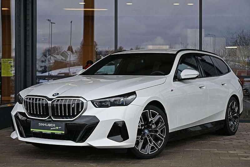 Weiß Gebraucht 2024 BMW i5 Basis Kombi | € 55.990 (Fairer Preis) - Bild 1/4