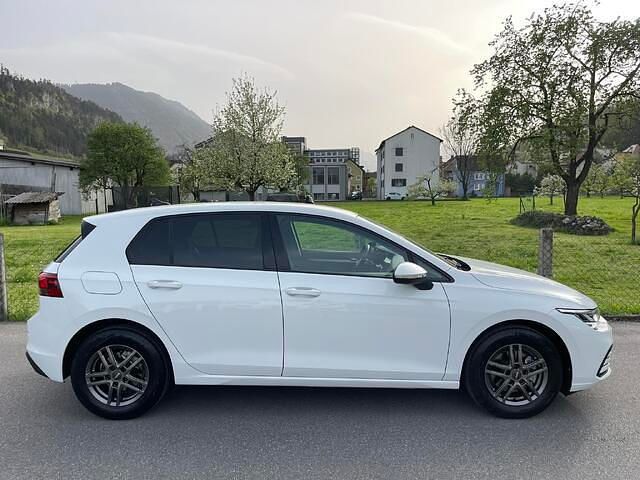 Gebraucht VW Golf VIII 90 PS (66 kW) 2020 Weiß Limousine