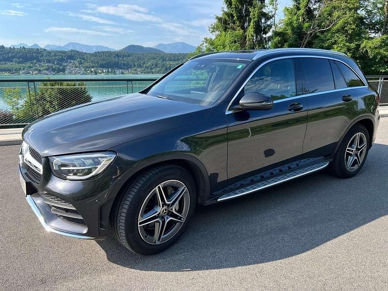 Grau Gebraucht 2022 Mercedes GLC200 SUV | € 44.500 (Fairer Preis) - Bild 1/4