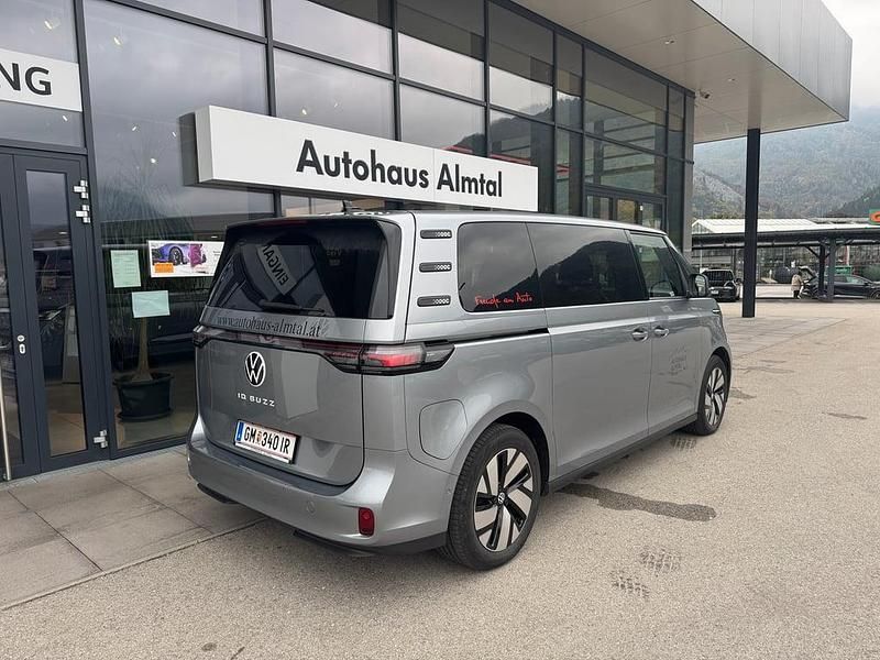 Gebraucht VW ID. Buzz Pro 210 kW (286 PS) 2024 Silber  metallic Van / Kleinbus