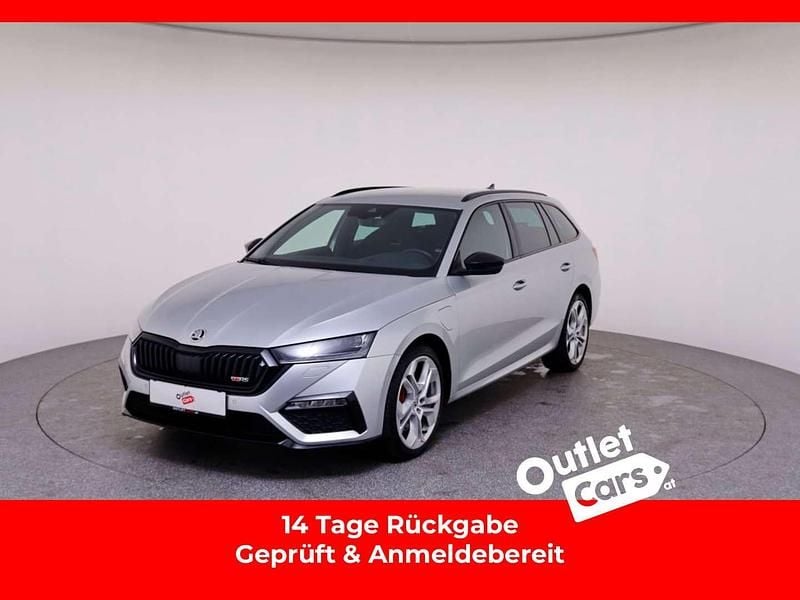 Silber metallic Gebraucht 2021 Skoda Octavia RS Kombi | € 29.990 (Teuer) - Bild 1/4