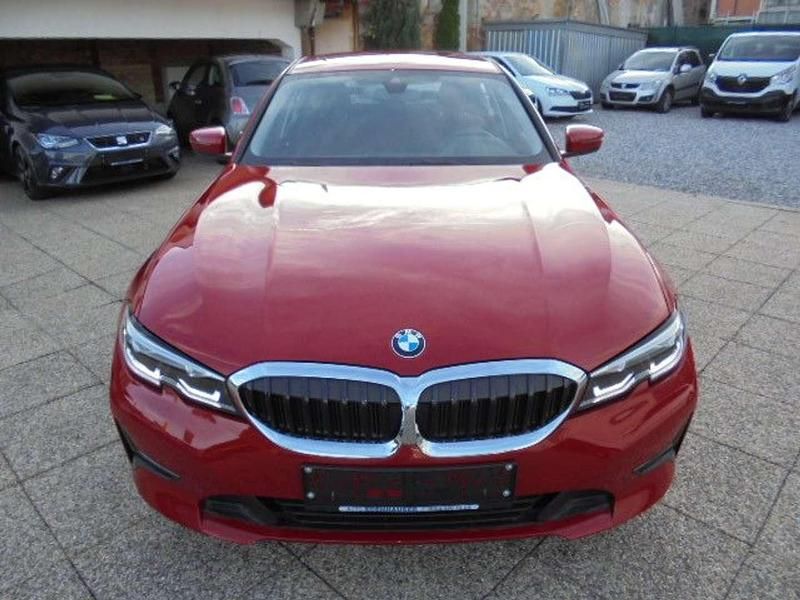 Gebraucht BMW 320 190 PS (139 kW) 2019 Rot Limousine