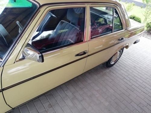 Gebraucht Mercedes 200 54 PS (39 kW) 1979 Gelb Limousine