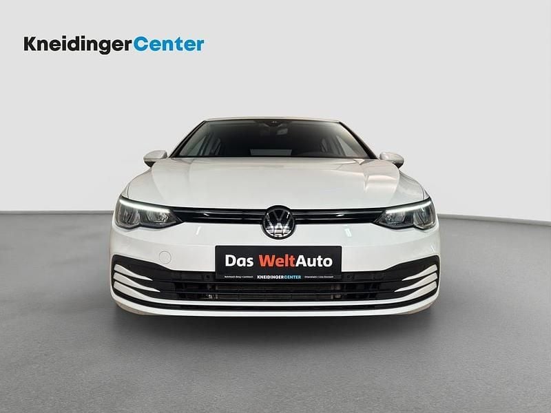 Gebraucht VW Golf VIII Life 116 PS (85 kW) 2023 Weiss  metallicperleffekt Limousine
