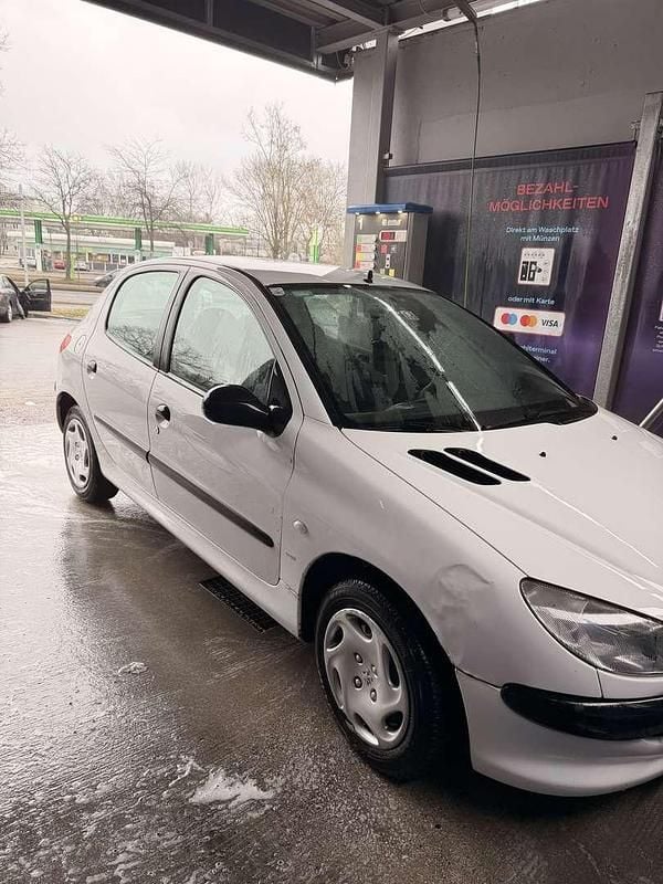 Gebraucht Peugeot 206 68 PS (50 kW) 2002 Limousine