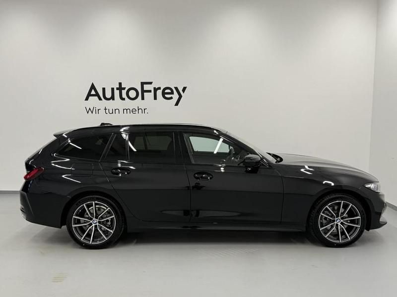 Gebraucht BMW 320 Shadowline 190 PS (139 kW) 2025 Saphirschwarz Kombi