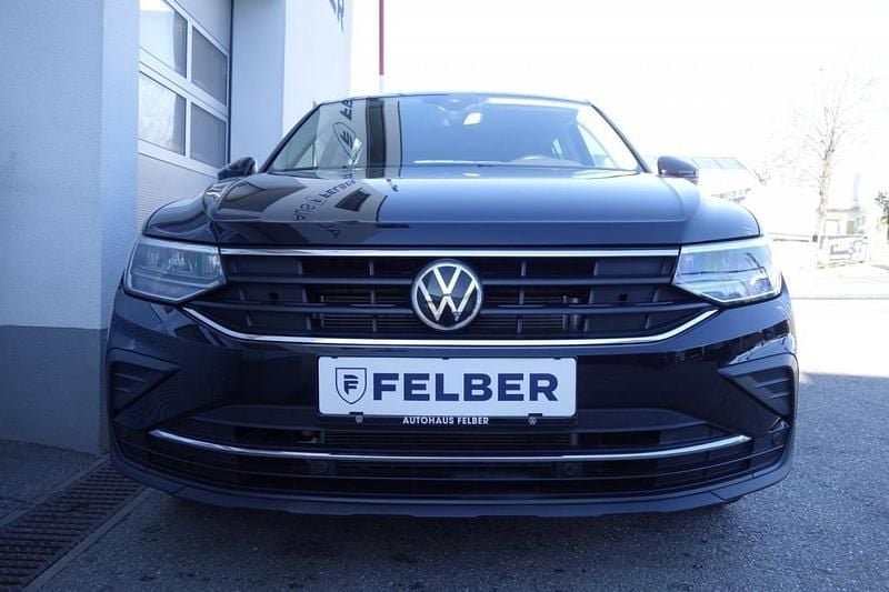 Gebraucht VW Tiguan Life 150 PS (110 kW) 2021 Schwarz  metallicperleffektno SUV