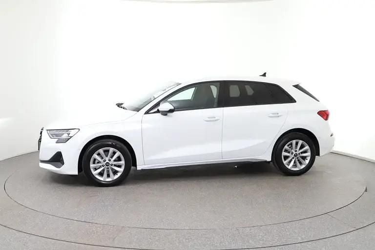 Neu Audi A3 Ambiente 116 PS (85 kW) 2025 Weiss  normal Limousine