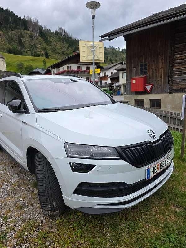 Weiß Gebraucht 2020 Skoda Karoq SportLine SUV | € 30.500 (Fairer Preis) - Bild 1/3