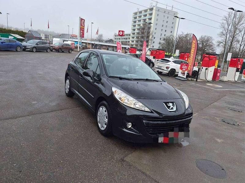 Gebraucht Peugeot 207 Active 92 PS (67 kW) 2011 Schwarz Limousine