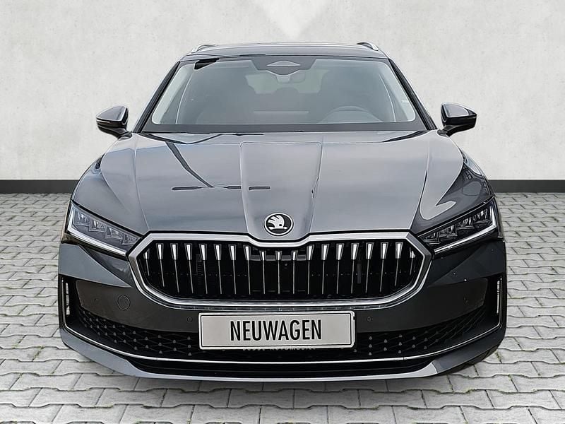 Neu Skoda Superb Selection 150 PS (110 kW) 2025 Grau Kombi