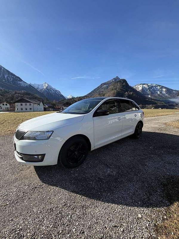 Gebraucht Skoda Rapid Sport 110 PS (80 kW) 2015 Weiß Kleinwagen