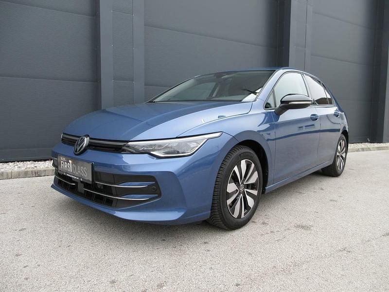 Gebraucht VW Golf VIII Life 150 PS (110 kW) 2024 Mittelblau  metallic