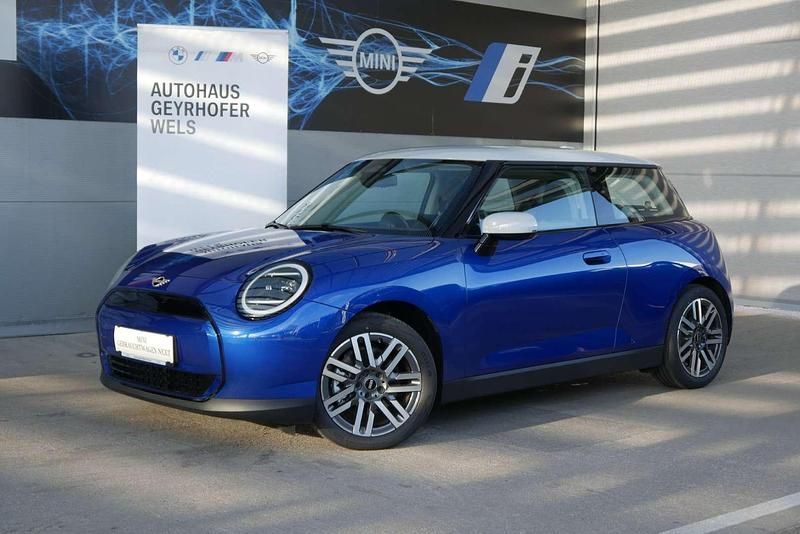 Blau Gebraucht 2025 Mini Cooper Kleinwagen | € 33.980 (Teuer) - Bild 1/4