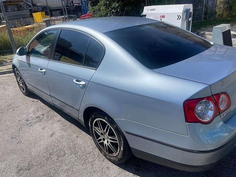 Silber Gebraucht 2006 VW Passat Limousine | € 2.900 (Fairer Preis) - Bild 1/4