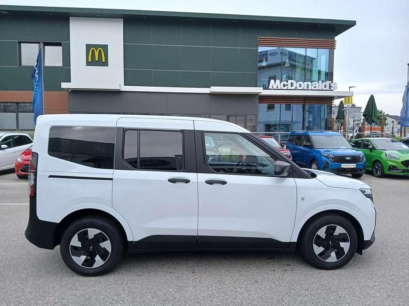 Neu Ford Tourneo Trend 100 kW (136 PS) 2025 Kombi