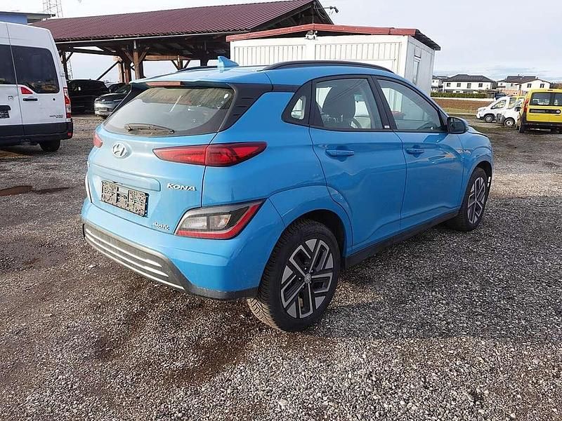 Gebraucht Hyundai Kona 100 kW (136 PS) 2021 Blau SUV