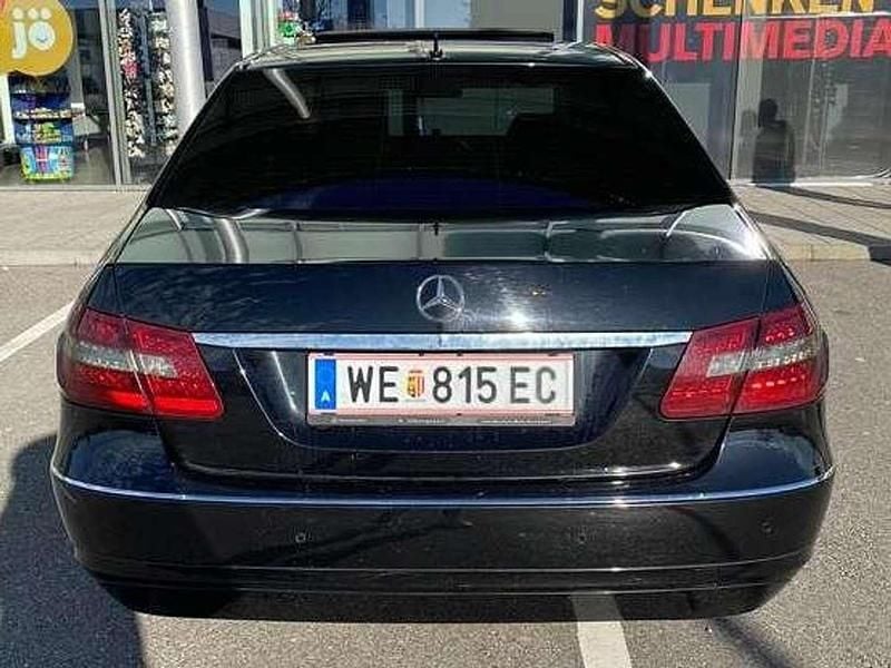 Gebraucht Mercedes E220 Avantgarde 170 PS (125 kW) 2010 Schwarz Limousine