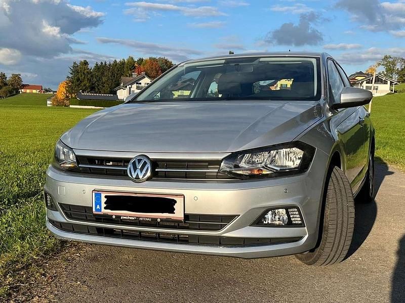 Silber Gebraucht 2018 VW Polo Highline Limousine | € 11.900 - Bild 1/4