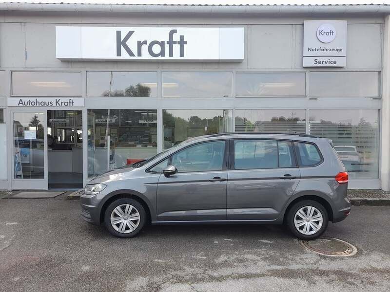 Gebraucht VW Touran Trendline 115 PS (84 kW) 2017 Mittelgrau  metallic Van / Kleinbus