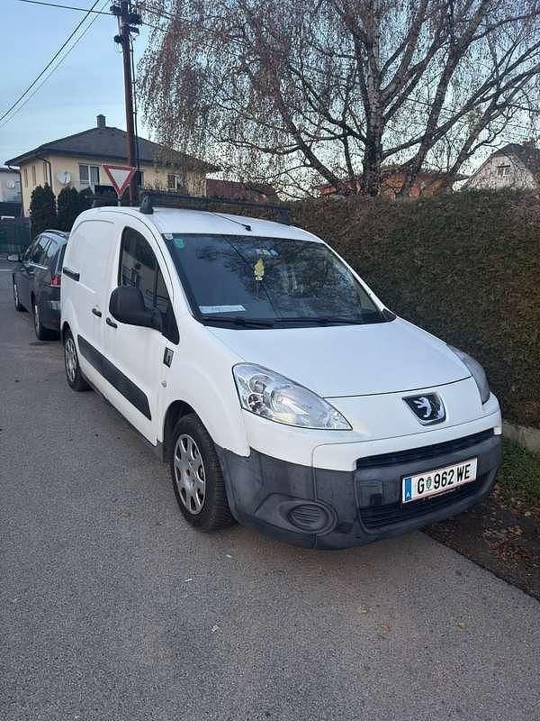 Gebraucht 2010 Peugeot Partner Family Van / Kleinbus | € 2.300 - Bild 1/4