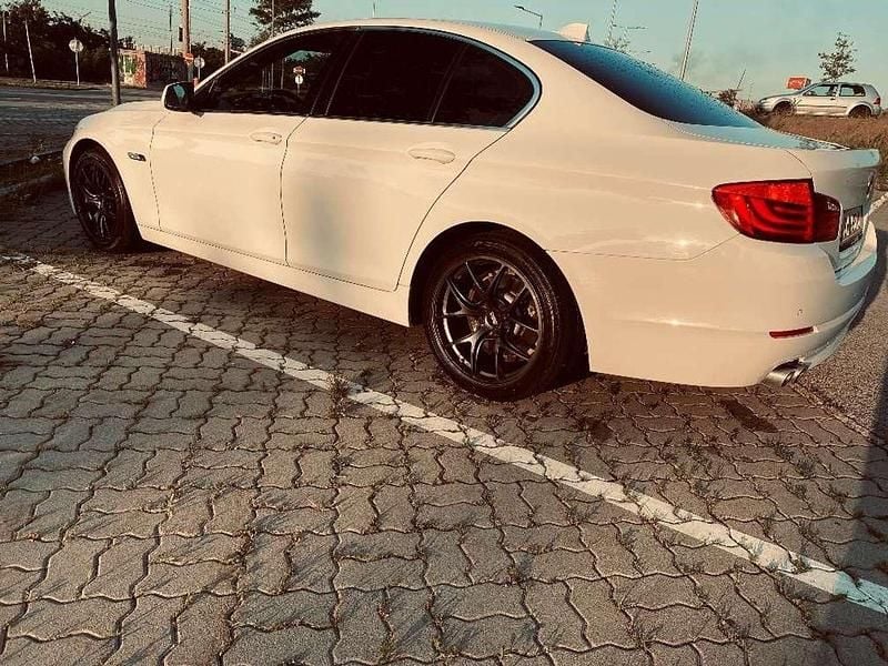 Weiß Gebraucht 2013 BMW 520 Limousine | € 17.300 (Etwas zu teuer) - Bild 1/4