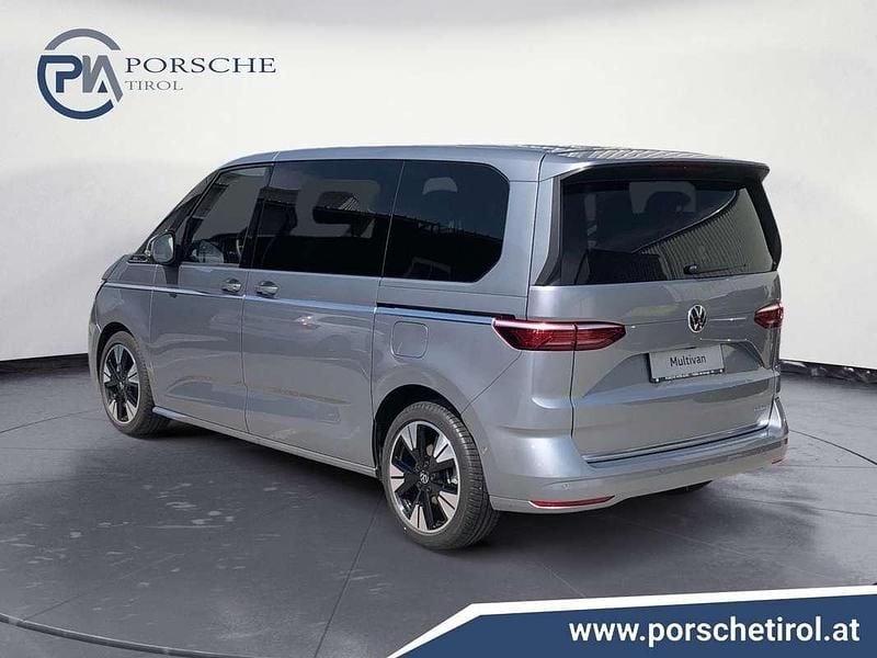 Gebraucht VW Multivan Style 150 PS (110 kW) 2024 Silber Van