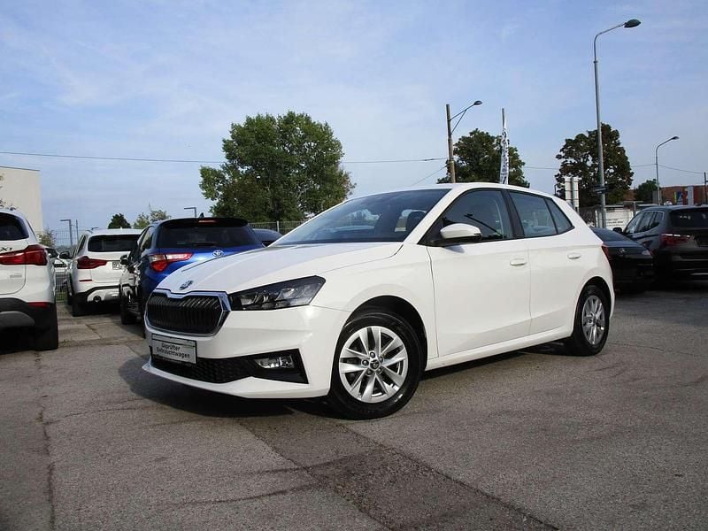 Weiß Gebraucht 2022 Skoda Fabia Ambition Kleinwagen | € 13.800 (Fairer Preis) - Bild 1/4