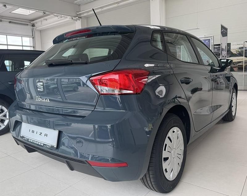 Neu Seat Ibiza Reference 95 PS (69 kW) 2026 Dunkelblau  normal Kleinwagen