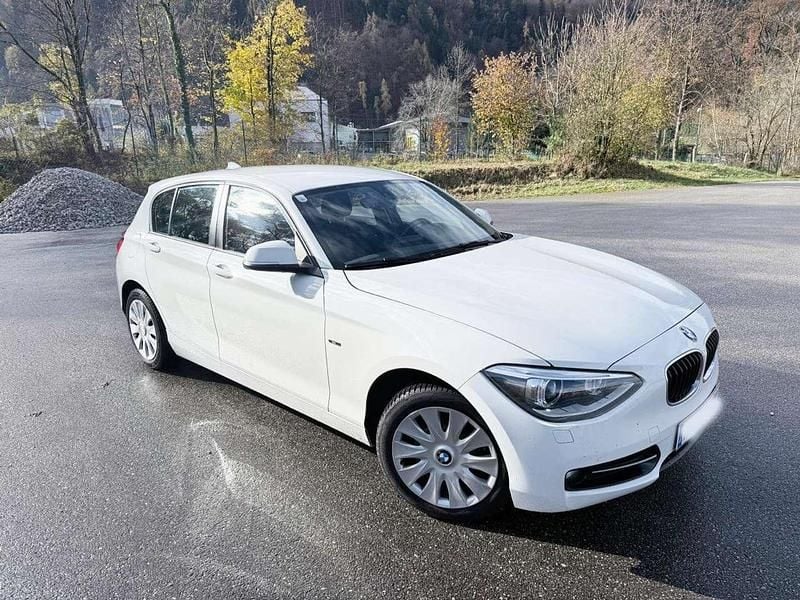 Weiß Gebraucht 2011 BMW 118 Sport Line Kleinwagen | € 5.000 (Guter Preis) - Bild 1/4