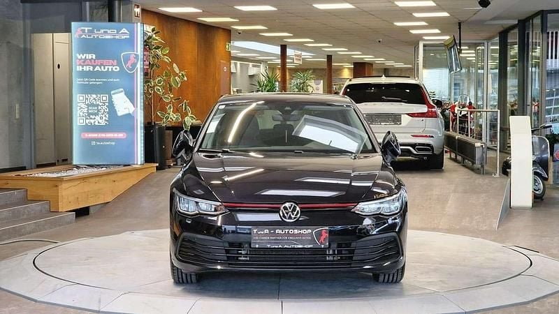 Gebraucht VW Golf VIII Life 110 PS (80 kW) 2021 Schwarz Limousine