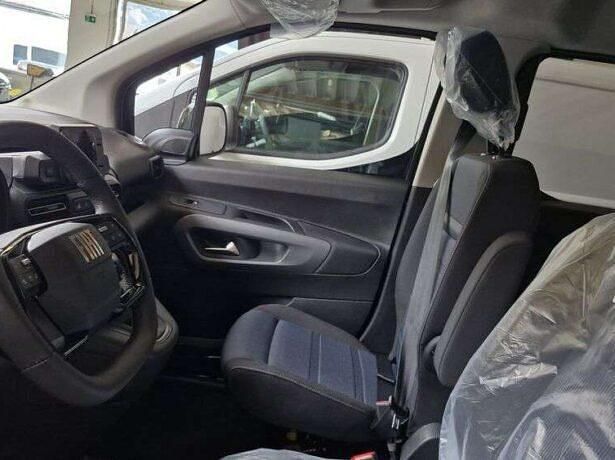 Neu Fiat Doblò Basis 131 PS (96 kW) 2025 Schwarz Van / Kleinbus