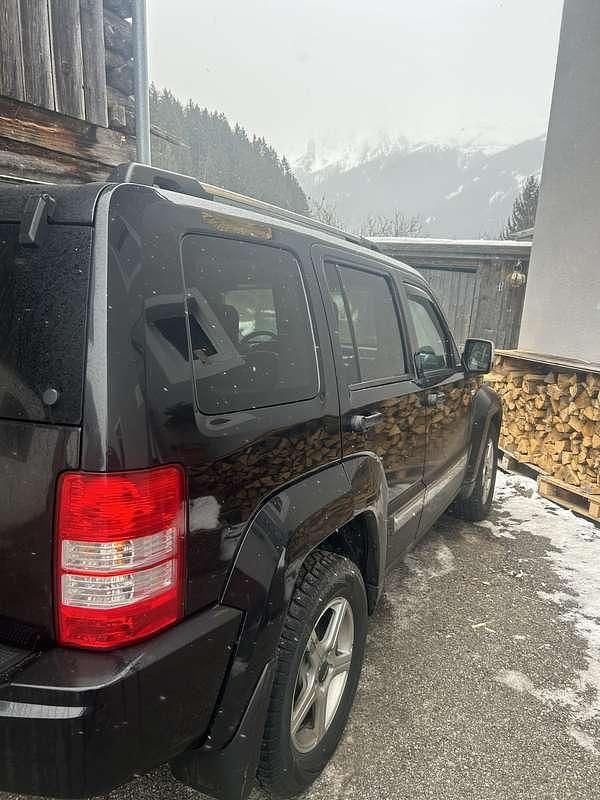 Gebraucht Jeep Cherokee Limited 177 PS (130 kW) 2008 Schwarz SUV