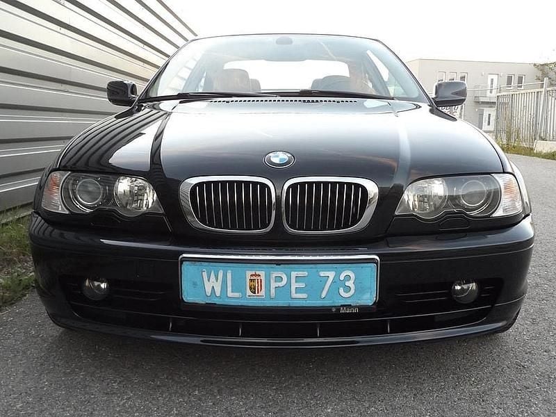 Saphirschwarz Gebraucht 2001 BMW 320 Sport Line Coupé | € 9.999 (Superpreis) - Bild 1/4
