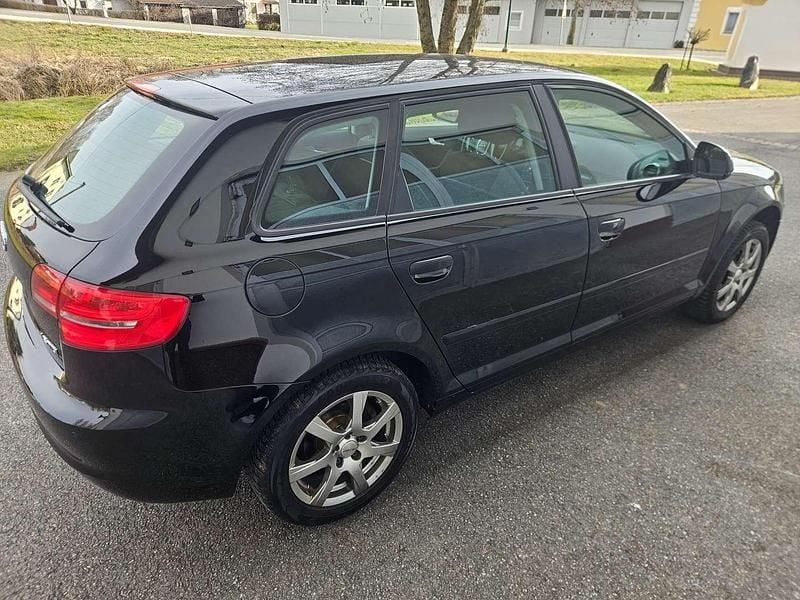 Gebraucht Audi A3 90 PS (66 kW) 2010 Schwarz Kleinwagen