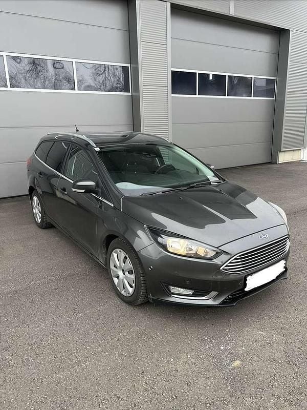 Gebraucht Ford Focus Titanium 120 PS (88 kW) 2016 Grau Kombi