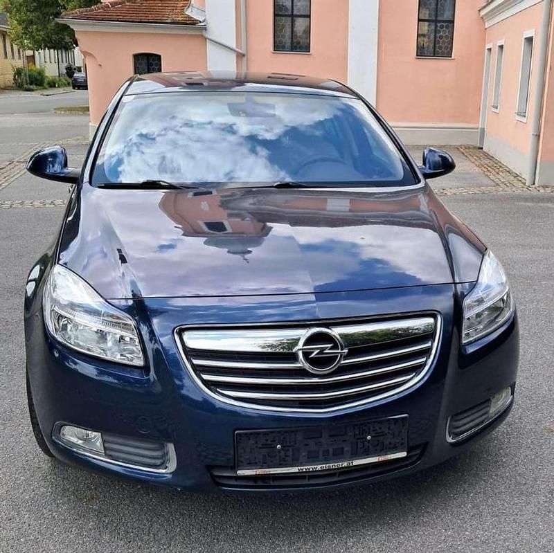 Gebraucht Opel Insignia Edition 131 PS (96 kW) 2012 Blau Limousine